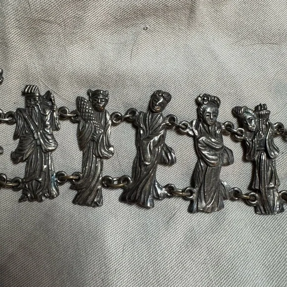 Vintage/antique Asian Silver colored Bracelet with Detailed Figures - Picture 4 of 16